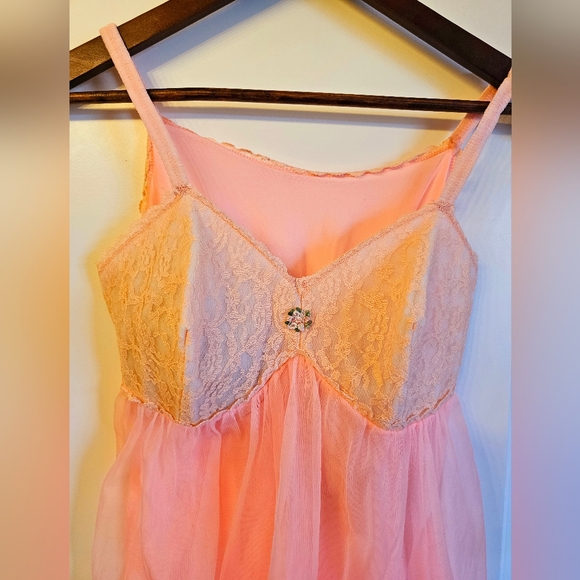 Cheeky little vintage lingerie 👙 - Picture 4 of 10